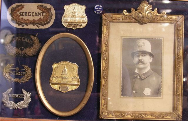 Sergeant�s badges and insignia