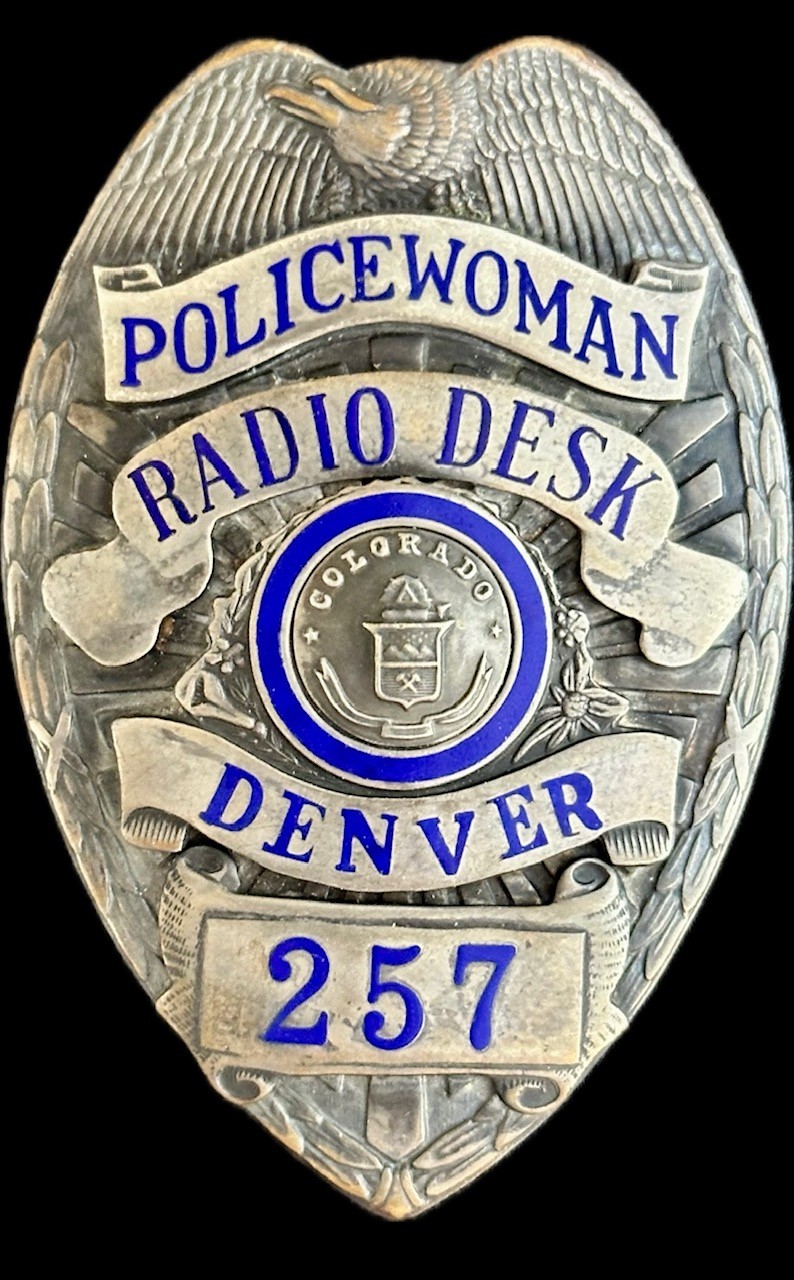 Denver Policewoman Radio Desk 257 Denver Policewoman Radio Desk 257