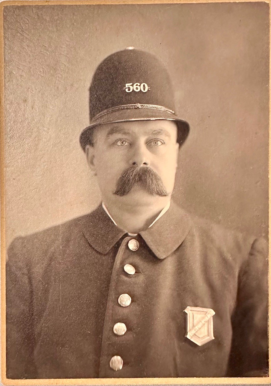 Boston Polcie Radiator 560 Boston Polcie Radiator 560